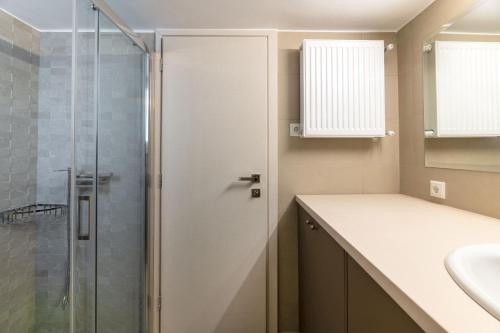 Charismatic 2BR Apartment in Hilton by UPSTREET