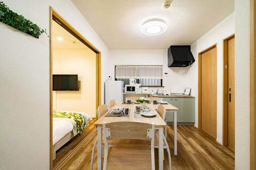 a small apartment with a table and a kitchen at 63, Shiomi, First floor of the apartment, 潮見1F in Tokyo