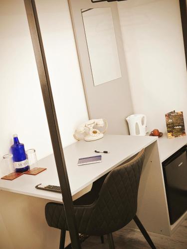 a desk with a chair and a mirror at Jakz Hotel in Herten