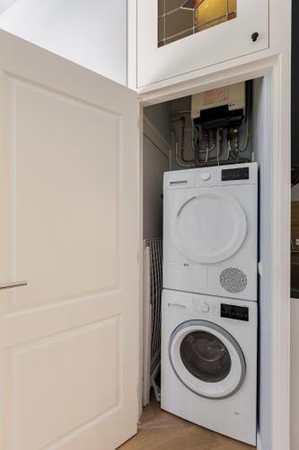 Gambar di galeri bagi Stylish apartment next to the Amstel river- Unit D di Amsterdam