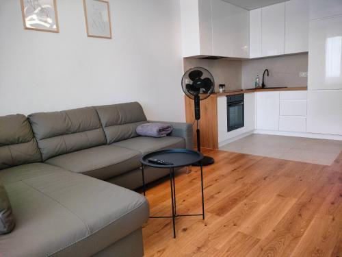 Kuchyň nebo kuchyňský kout v ubytování Apartament 8 Piętro self check-in, parking