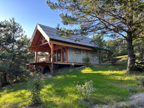 a small house in the middle of a field at Les Chalets de Chanteloube "chalets insolites & spa" in Chorges