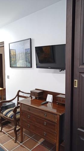 Hotel Los Caspiosにあるテレビまたはエンターテインメントセンター