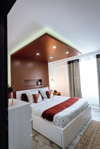 a bedroom with a large bed with a large window at Prestige Lumineux Jacuzzi Parking privé in Mulhouse