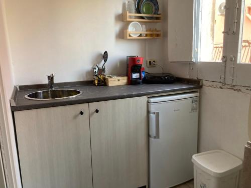 Dapur atau dapur kecil di tiny house marina