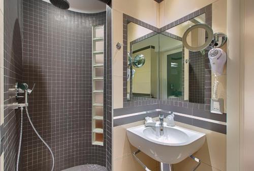 a bathroom with a sink and a mirror at Hotel Raganelli in Rome