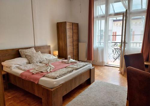 Posteľ alebo postele v izbe v ubytovaní Black Sheep Budapest Smart Rooms