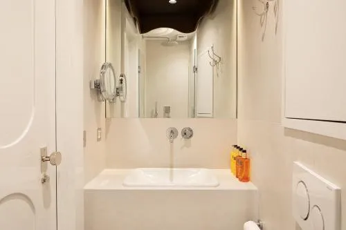Paris Home Collection Serviced Apartments in Notre Dame - Rue Savoie photo 83