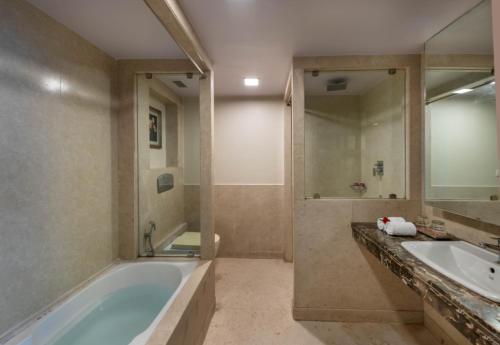 Un baño de Libra Lords Inn, Jaipur