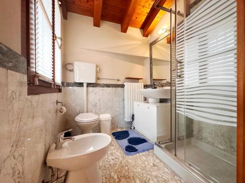 Koupelna v ubytování LOFT GARDASEE