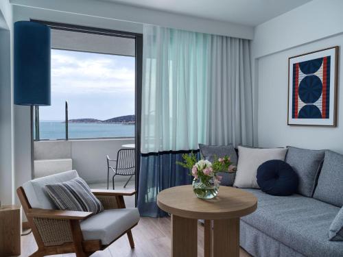 Χώρος καθιστικού στο InterContinental Crete by IHG