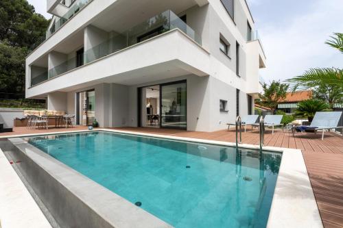 Πισίνα στο ή κοντά στο The Q Senses - new luxury apartment with piano, pool, sauna and jacuzzi