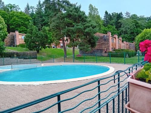 Bazén v ubytování Olydea Vorey-sur-Arzon nebo v jeho okolí