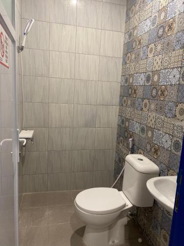 Koupelna v ubytování Hotel Sri Rejeki Blitar