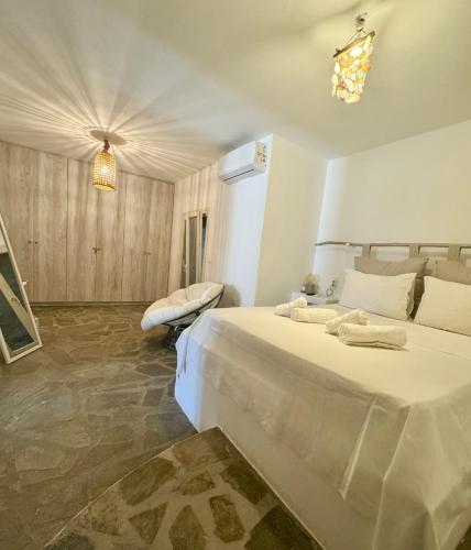 a bedroom with a large white bed in a room at Kythnos Beach house in Kithnos