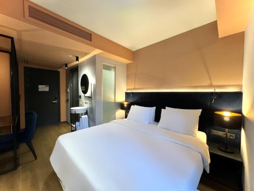 Postel nebo postele na pokoji v ubytování Design Hotel & Private Spa - Tbilisi Edition