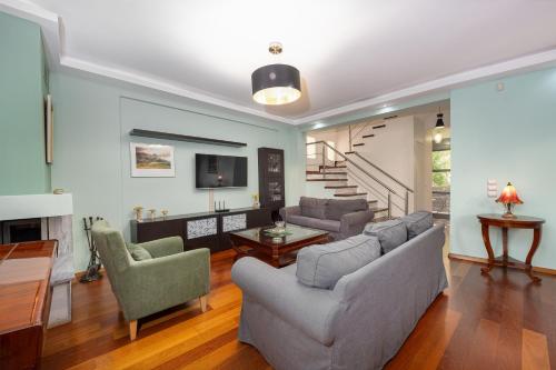 Villa Galano - Your Cozy Retreat In The Athenian Riviera