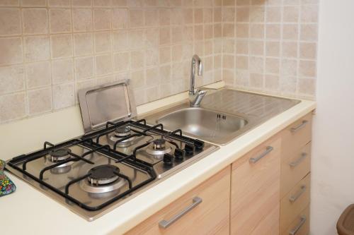 A kitchen or kitchenette at Casa Vacanza Russo Fernando
