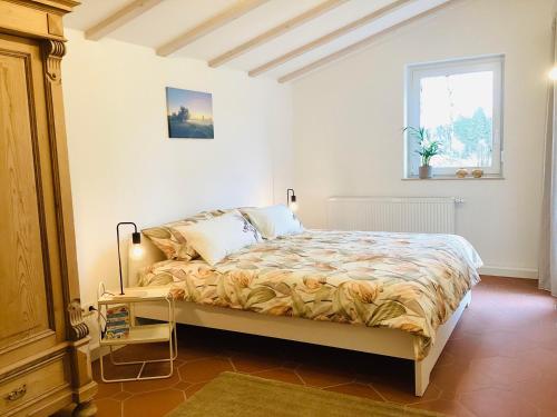 a bedroom with a bed and a window at Freiraum Ferienhaus in Hellenthal