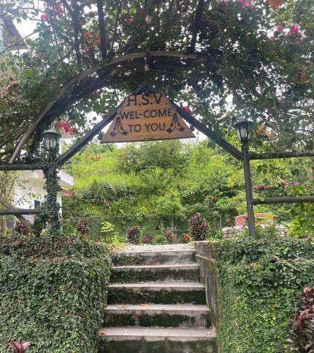 Jardín al aire libre en Himalaya Serene View Guest House & Farm Stay