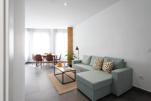 J Center Apartments - Patraix - AC & WiFi - 10 min City Center
