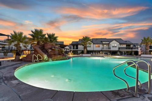 Piscine de l'établissement 29 | Vista House in Ocotillo Springs with Private Spa and Views ou située à proximité