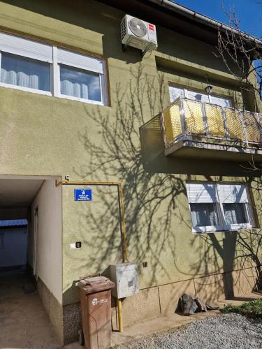 a building with a balcony on the side of it at Sobe Zimmer & Apartmani Nova Gradiška in Nova Gradiška