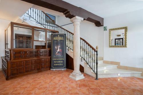 aoyer with a staircase and a sign in a house at Hotel La Quinta de Santillán in Chinchón