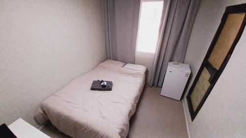 Una cama o camas en una habitación de 1975 Yurim Inn