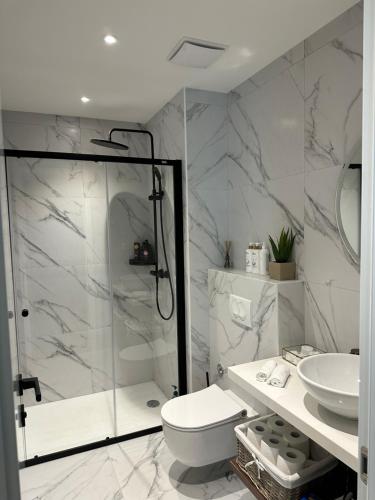 Et badeværelse på Our Lady Aparthotel Amfora