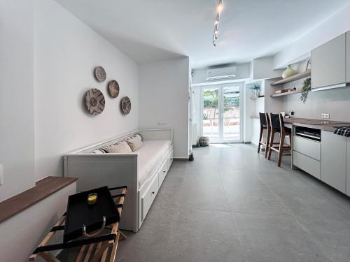 Flisvos Beach Studio