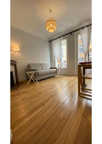 Sunny Bastille-Roquette Paris