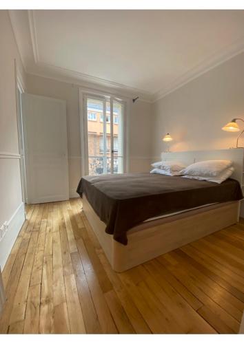 Sunny Bastille-Roquette Paris