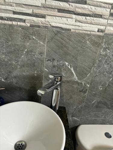 Koupelna v ubytování MJayApartmentRental