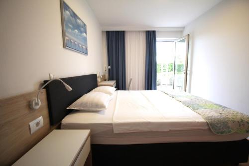 En eller flere senge i et værelse på Apartment Garden Palace D414