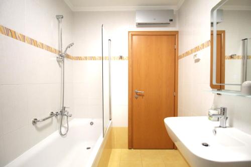 Et badeværelse på Apartment Garden Palace D414