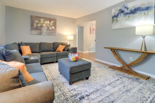 Khu vực ghế ngồi tại Spacious Inkster Home Patio, Yard, 2 Living Areas