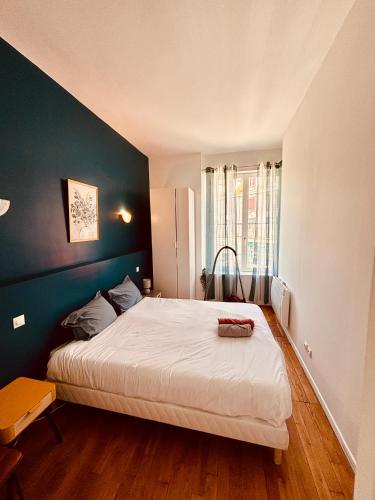 Katil atau katil-katil dalam bilik di L'Herboriste - Appartements meublés