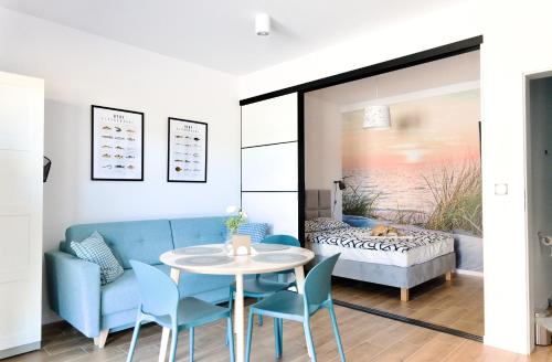Ένα ή περισσότερα κρεβάτια σε δωμάτιο στο Wolna Koja Apartament Studio Pokój