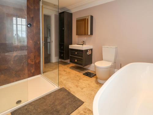 Et badeværelse på The Manor House Skerry Vore