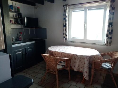 Η κουζίνα ή μικρή κουζίνα στο Le Randonneur