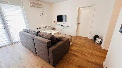 TV a/nebo společenská místnost v ubytování Apartman NEDA