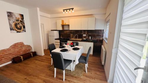 Kuchyň nebo kuchyňský kout v ubytování Apartman NEDA