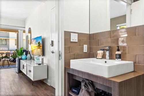 a bathroom with a large white sink in a room at Luxuri Suites in Miami Beach