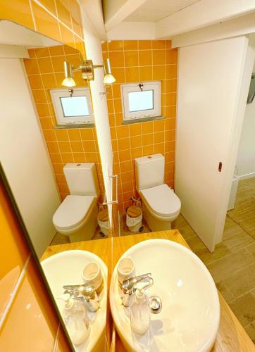 Ένα μπάνιο στο Small Room - FLAMINGA'S PLACE
