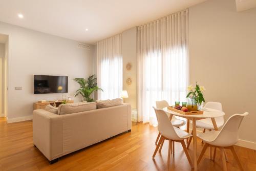 Souviron & old town by ELE Apartments
