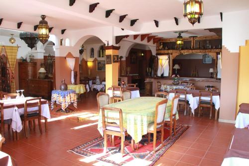 Un restaurante o sitio para comer en Kasba Oum Hani d'Ouzoud