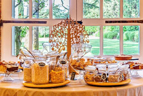 a table with many jars of food on it at Ghiaccio Bosco in Capalbio