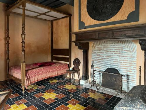 Katil atau katil-katil dalam bilik di Château de Champrenault, voyagez dans le temps