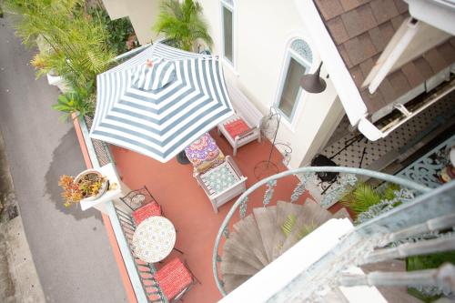 an overhead view of a patio with an umbrella at Pran At Kumuang Boutique House in Chiang Mai
